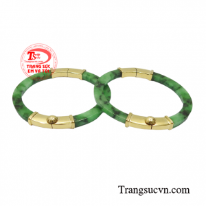 Ngọc cẩm thạch theo quan niệm phong thủy còn có tác dụng mang nhiều may mắn, phú quý cho người đeo