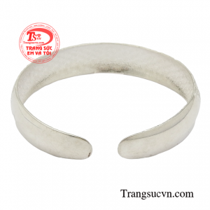 Sản phẩm đẹp và cá tính dễ dàng cho các chị em kết hợp với các trang phục.