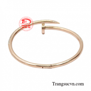 Đây sẽ là sự lựa chọn tuyệt mĩ dành cho những cô nàng yêu thích phong cách thanh lịch và tinh tế.