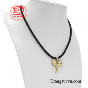 Bộ dây chuyền là món phụ kiện khiến người dùng tự tin thể hiện phong cách tạo điểm nhấn với người đối diện.