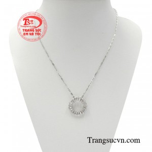 Bộ dây chuyền vàng ánh dương là sản phẩm có thiết kế mới lạ mang đến sự đẳng cấp, sang trọng cho phái nữ. 