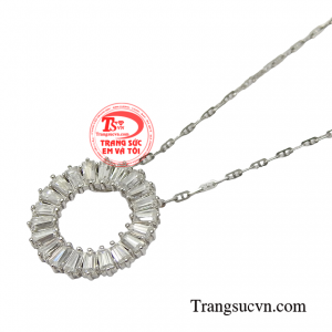 Sản phẩm trở thành thước đo chuẩn mực cho sự thành công, địa vị và quyền lực. 