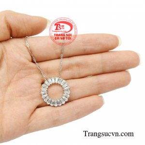 Bộ dây chuyền thích hợp làm quà tặng người thân và bạn bè
