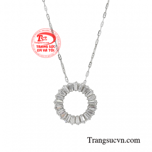 Sản phẩm hiện đang là một trong những trang sức được giới trẻ đặc biệt yêu thích. 