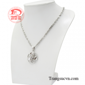 Mỗi một món trang sức đều thể hiện được cá tính của người sở hữu mang đến nét thu hút cho các cô gái.