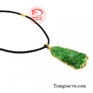 Bộ dây chuyền Phật Quan Âm sang trọng, phong thủy, phù hợp làm quà tặng cho người bạn yêu thương.