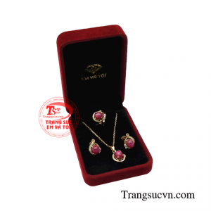 Vậy còn chần chờ gì nữa mà không sắm ngay cho mình những sản phẩm gắn đá quý vừa phong thủy, vừa sang trọng.