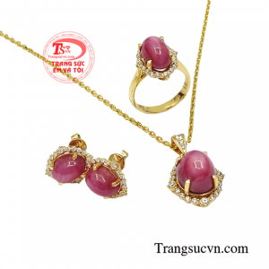 Với vẻ đẹp của mình đá ruby là một trong những loại đá quý được giới chơi đá vô cùng yêu thích.