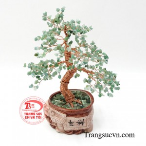 Sản phẩm được chế tác kiêu dáng cây bonsai tạo nét ấn tượng và hấp dẫn riêng.