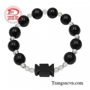 Người theo tín ngưỡng khi sử dụng chuỗi tràng hạt vừa là để thể hiện niềm tin và tín ngưỡng cũng đồng thời là món trang sức giúp tăng thêm sự tự tin cho người đeo.