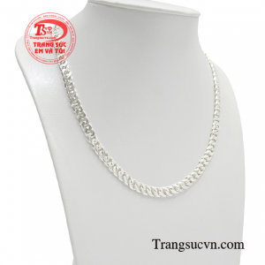 Chiếc dây chuyền nam bạc giúp bạn thể hiện được phong cách, cá tính cùng sự tự tin của người đàn ông.