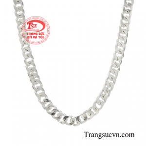 Một người đàn ông bản lĩnh mạnh mẽ nhất định phải có cho mình một chiếc dây chuyền bạc.