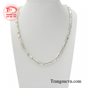 Dây chuyền bạc nam giới danh vọng bền đẹp, kiểu dáng trẻ trung.