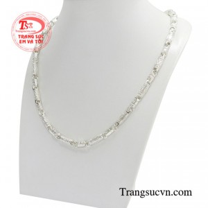 Sản phẩm thiết kế bản to, dày dặn nhìn bạn sẽ trông cực kỳ khỏe khoắn và vô cùng oai nghiêm.