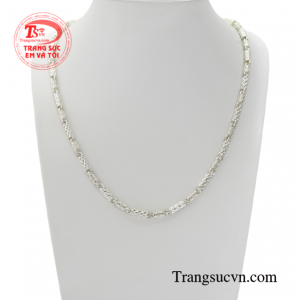 Dây chuyền bạc nam giới thăng tiến hiện đang là xu hướng trang sức được nhiều người ưa chuộng.