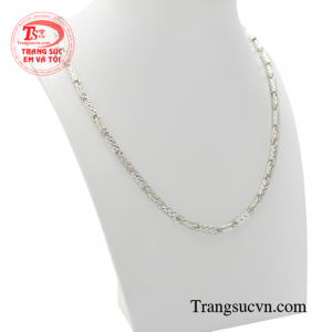 Ngày nay nhiều khách hàng lựa chọn đeo bạc không chỉ để làm đẹp mà còn giúp kháng khuẩn và cản gió.