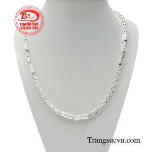 Dây chuyền bạc nam phong thái mang đến đẳng cấp cho người sử dụng. 