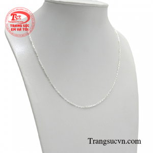 Kiểu dáng mềm mại sẽ giúp bạn thướt tha nữ tính hơn trong các bộ trang phục.