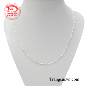 Dây chuyền bạc nữ yêu kiều thiết kế nhẹ nhàng thanh thoát.