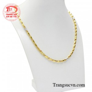 Việc sử dụng một chiếc dây chuyền vàng phù hợp cũng được quyết định tính cách, cũng như phản ánh một phần con người của phái mạnh.