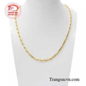 Dây chuyền nam giới thành đạt vàng 10k thiết kế trẻ trung, nam tính thích hợp với nhiều kiểu trang phục.