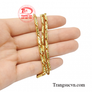 Dây chuyền nam giới thành đạt giao hàng tận nơi.