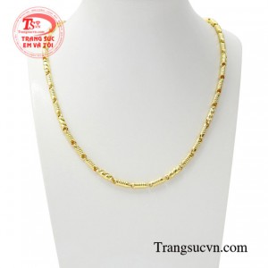 Dây chuyền nam giới thời trang giúp người dùng tỏa sáng và tự tin dù kết hợp với bất kỳ bộ trang phục nào.