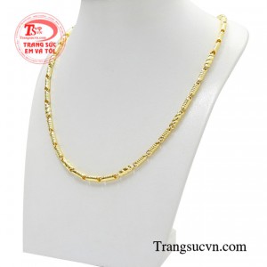 Sản phẩm có thể kết hợp với nhiều kiểu mặt dây nam để tăng thêm phần đẳng cấp và sang trọng.