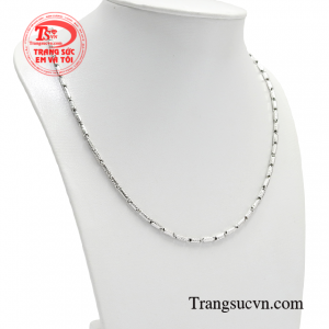 Sản phẩm giúp các chàng trai tỏa ra năng lượng tích cực cùng phong cách hiện đại, mạnh mẽ.