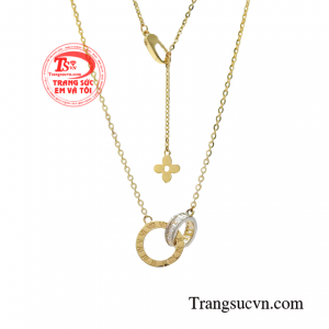 Thiết kế độc đáo, thời thượng khiến mọi set đồ đều trở nên nổi bật ngay lập tức, nhờ đó mà bạn dễ dàng gây được ấn tượng mạnh với người đối diện.