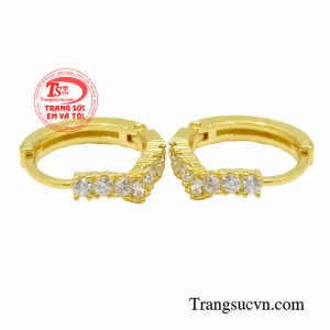 Cũng giống như những bộ quần áo đẹp trang sức là một phần không thể thiếu của mọi cô gái hiện đại.