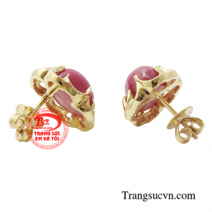 Hoa tai ruby rất phù hợp với người mệnh mộc và mệnh hỏa. 