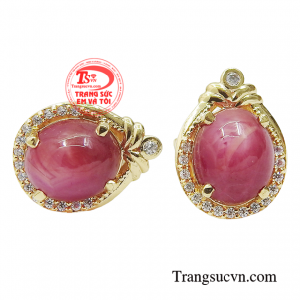 Ruby có màu sắc rực rỡ dễ gây thu hút với người đối diện.