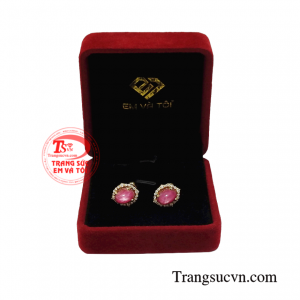 Hoa tai ruby sao may mắn thịnh vượng.