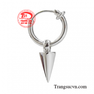 Hoa tai vàng phong cách độc đáo được thiết kế theo kiểu dáng cá tính đem lại sự mới lạ cho người sử dụng. 