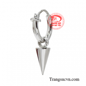 Sản phẩm khác với những đôi hoa tai thông thường là chỉ có một chiếc duy nhất đem đến sự phá cách bùng nổ trong tính cách người sử dụng. 