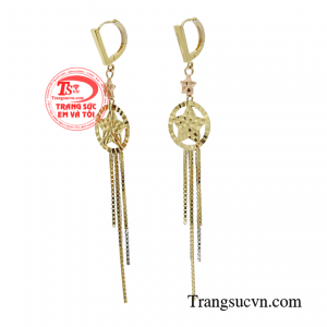 Được lấy ý tưởng từ những bữa tiệc xa hoa, hào nhoáng mà cho ra sản phẩm mang đậm chất lễ hội. 