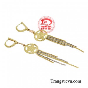 Đôi bông tai rất thích hợp với những chiếc váy dạ hội lộng lẫy, hay diện vào các dịp đặc biệt trong năm.