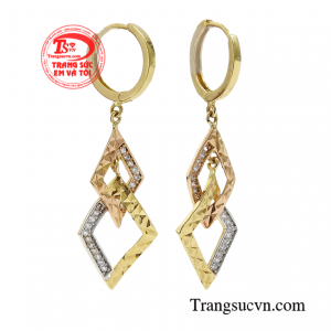 Sản phẩm là bí mật nho nhỏ giúp gương mặt của các chị em trở nên rạng rỡ và tươi tắn hơn. 