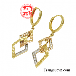 Người phụ nữ khi diện đôi bông tai này tôn lên vẻ thanh lịch và trang nhã cho người đeo. 