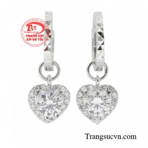 Hoa tai vàng trắng yêu thương lấy ý tưởng từ trái thuần khiết mang đến vẻ đẹp trong trẻo, ngây thơ.