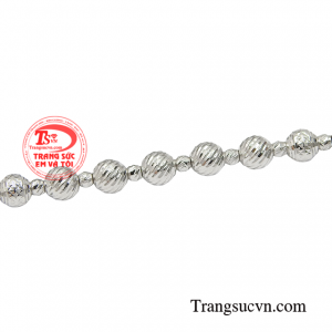 Người sử dụng sản phẩm chẳng cần cầu kỳ mà vẫn toát lên khí chất sang trọng của một quý cô thanh lịch và thời thượng. 