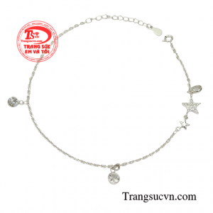 Lắc chân bạc yêu kiều kiểu dáng xinh xắn với những họa tiết mới lạ mang đến nét đẹp độc đáo và đáng yêu cho nữ giới.