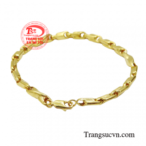 Chiếc lắc tay còn giúp bạn khẳng định vị thế dù trong công việc hay mỗi cuộc chơi. 