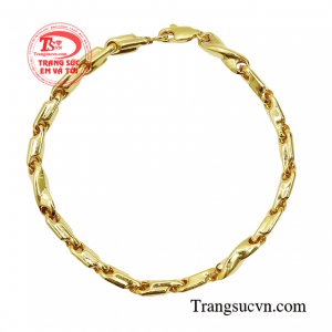 Từng bộ trang phục bạn kết hợp cùng chiếc lắc tay lại mang một phong cách khác nhau. 