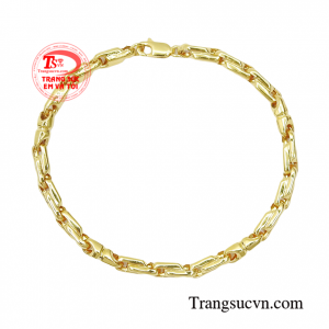 Chiếc lắc tay với đường nét chế tác độc đáo đang là dòng sản phẩm bán chạy nhất hiện nay