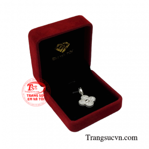 Mặt dây kim cương nữ tính