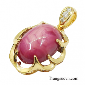 Giống như lá bùa hộ mệnh mang theo mình