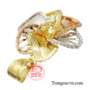 Chỉ với một chiếc mặt dây nhỏ xinh cũng đủ khiến cho phái đẹp thêm phần nổi bật và thu hút được ánh nhìn với người đối diện. 