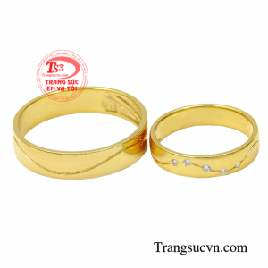 Đôi nhẫn cưới còn thay lời cam kết yêu thương và cũng là sự tin tưởng tuyệt đối dành cho đối phương.